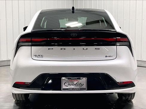 Used 2025 Toyota Prius XLE image 5