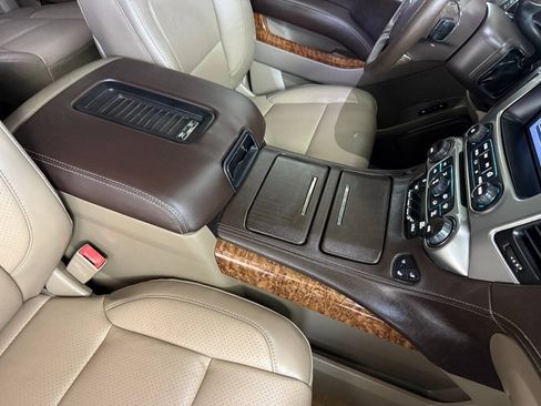 Used 2015 Chevrolet Suburban LTZ RWD image 40