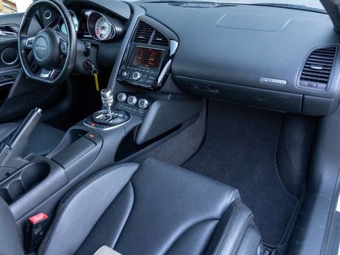 Used 2012 Audi R8 V10 image 17