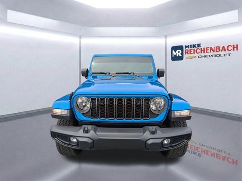 Used 2025 Jeep Gladiator Sport AWD/4WD image 9