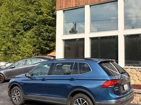 Used 2020 Volkswagen Tiguan SE w/ Panoramic Sunroof Package image 32