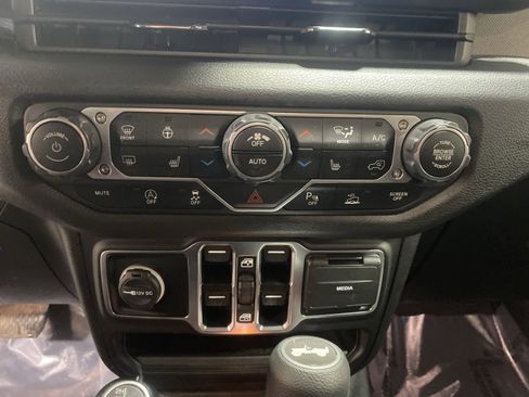 Used 2025 Jeep Wrangler Unlimited Sport AWD/4WD image 22