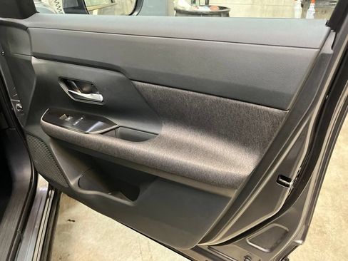 Used 2025 Nissan Kicks SV AWD/4WD image 31