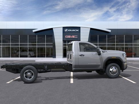 New 2026 GMC Sierra 3500 Pro image 6