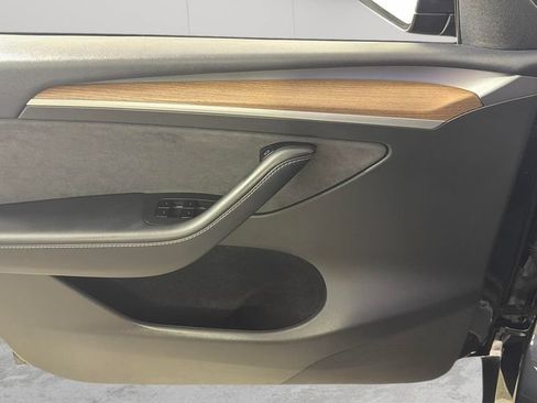 Used 2025 Tesla Model Y Long Range RWD image 27