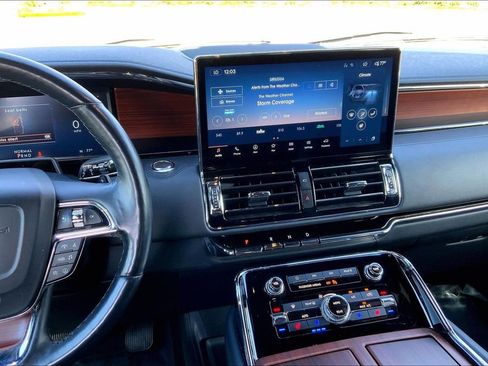 Used 2023 Lincoln Navigator Reserve image 8