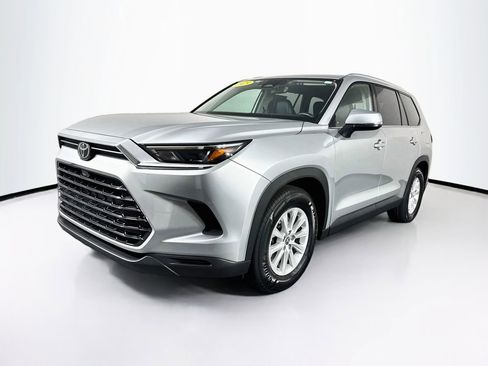 Used 2025 Toyota Grand Highlander FWD image 3