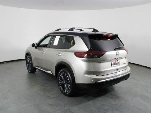 Certified 2025 Nissan Rogue Platinum FWD image 4