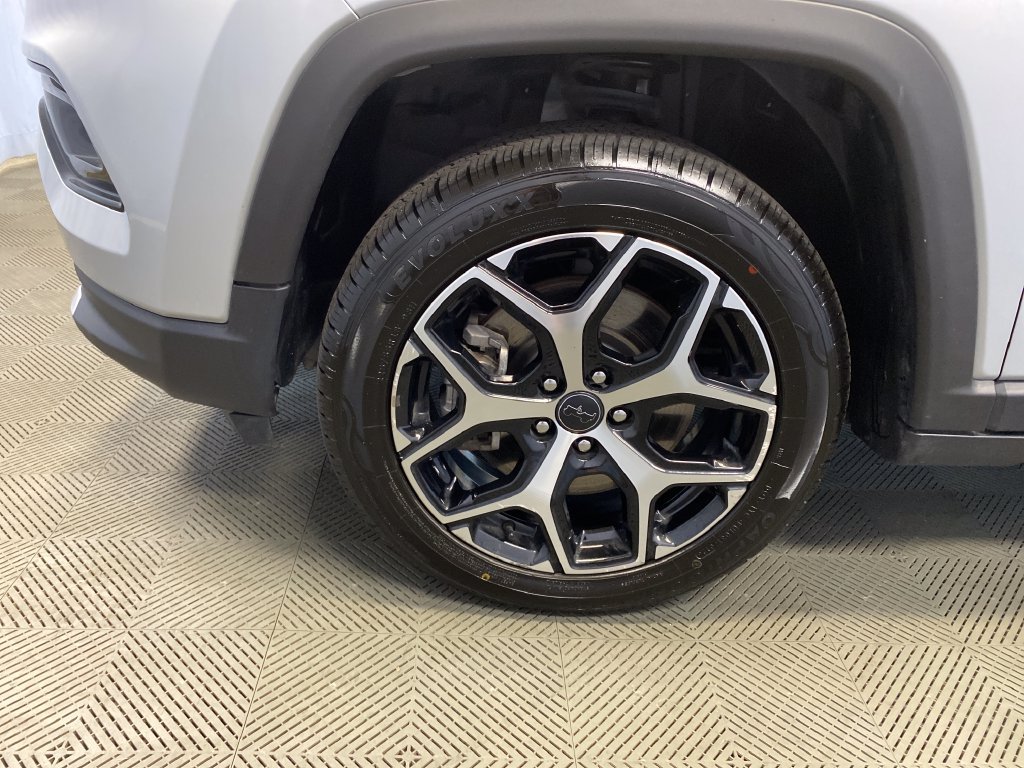 Certified 2025 Jeep Compass Limited AWD/4WD image 48