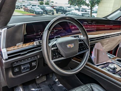Used 2025 Cadillac Escalade Sport Platinum AWD/4WD image 17