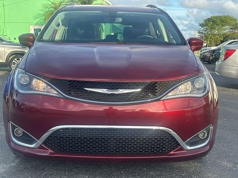 Used 2019 Chrysler Pacifica Touring-L Plus image 7