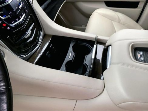 Used 2019 Cadillac Escalade ESV Luxury image 16