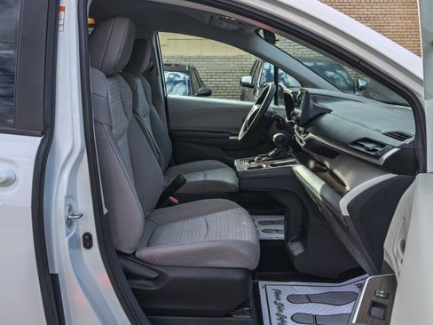 Used 2024 Toyota Sienna LE image 24