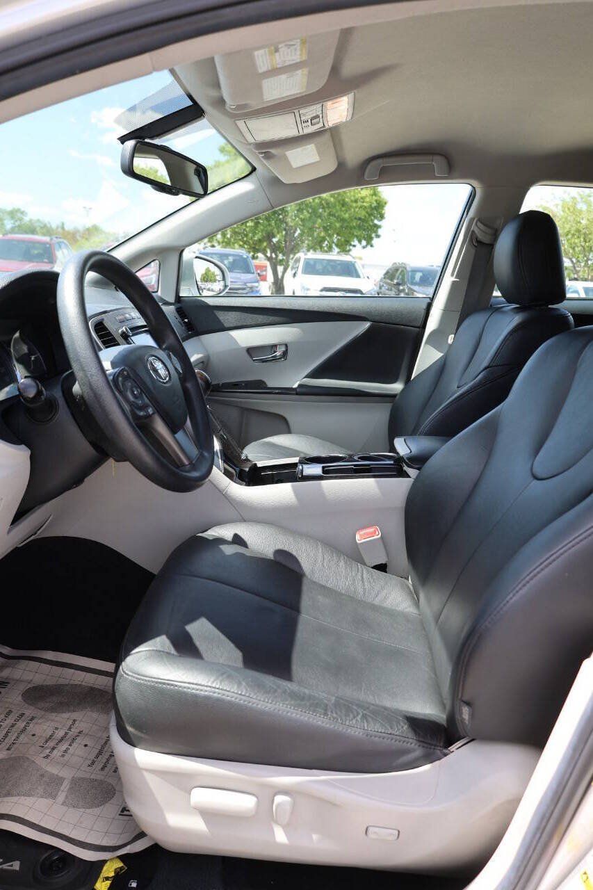 Used 2013 Toyota Venza LE AWD/4WD image 12