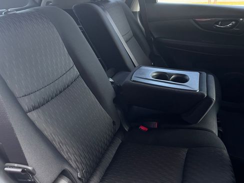 Used 2018 Nissan Rogue SV image 24