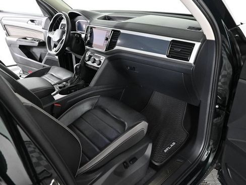 Certified 2022 Volkswagen Atlas SEL Premium image 13