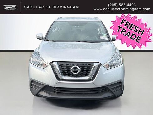 Used 2019 Nissan Kicks SV FWD image 2