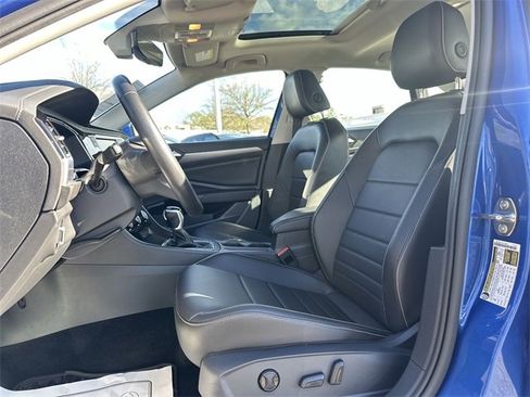 Used 2023 Volkswagen Jetta SE w/ Panoramic Sunroof Package image 20