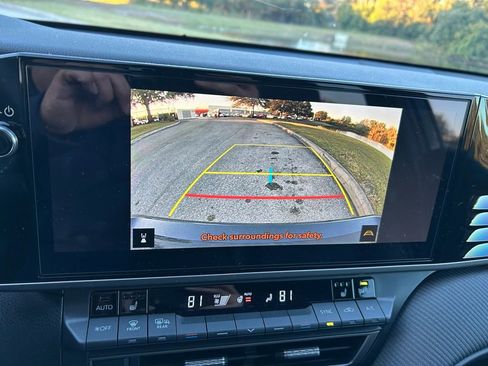 Used 2025 Toyota Camry SE image 25