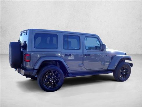 Used 2022 Jeep Wrangler Unlimited Sahara w/ Cold Weather Group image 4