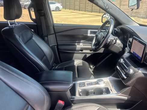 Used 2020 Ford Explorer XLT w/ Equipment Group 202A RWD image 31