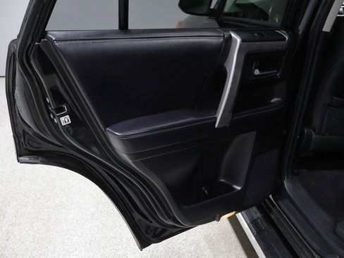 Used 2019 Toyota 4Runner SR5 Premium image 19