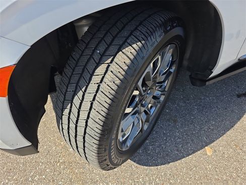 Used 2023 GMC Yukon XL Denali Ultimate image 4