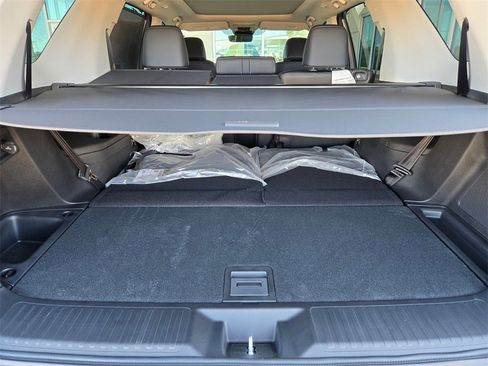 New 2025 Honda Pilot Touring image 23