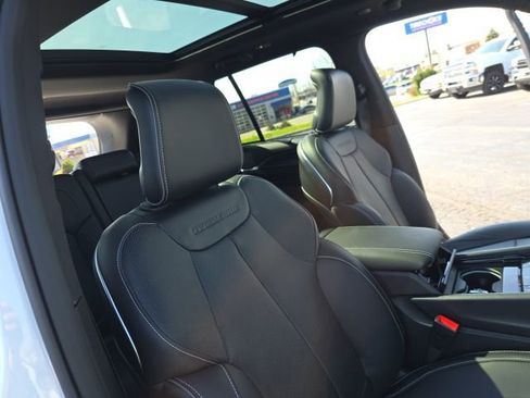 Used 2025 Jeep Grand Cherokee Overland w/ Adv Protech Group III image 44