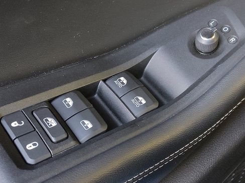 Used 2024 Jeep Grand Cherokee Laredo RWD image 27