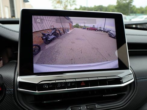 New 2025 Jeep Compass Latitude w/ Sun & Sound Group image 19