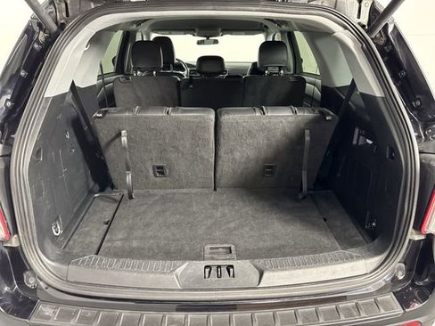 Used 2023 Ford Explorer XLT w/ Equipment Group 202A AWD/4WD image 32