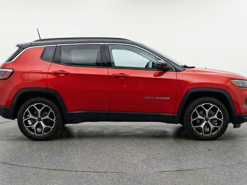 Used 2025 Jeep Compass Limited AWD/4WD image 11