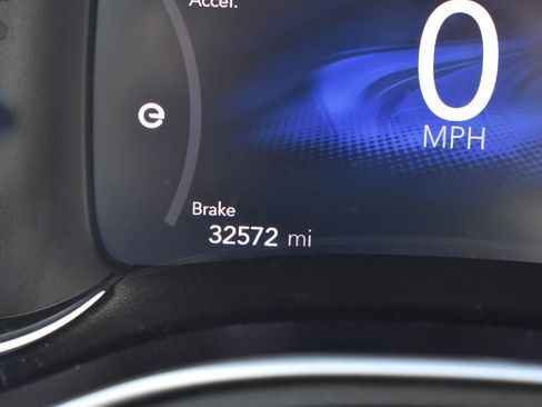 Used 2024 Chrysler Pacifica Hybrid S Appearance Pkg w/ Uconnect Theater Family Group image 38