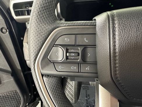 Used 2025 Toyota Tacoma Limited AWD/4WD image 26