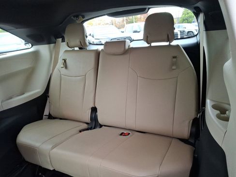 Certified 2024 Toyota Sienna Limited image 10