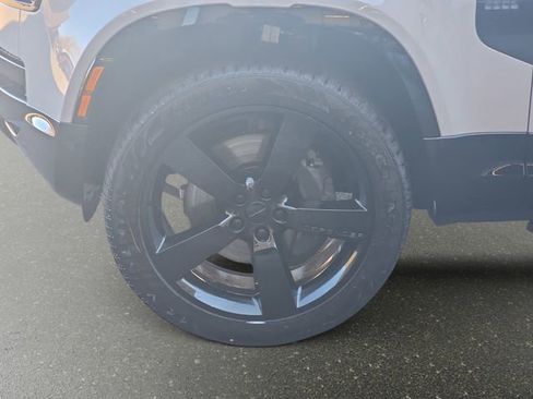 New 2026 Land Rover Defender 130 X-Dynamic SE image 19