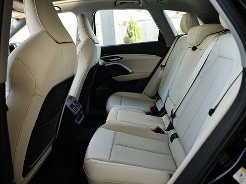 New 2025 Audi Q5 Prestige image 25