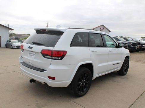 Used 2018 Jeep Grand Cherokee Altitude AWD/4WD image 8
