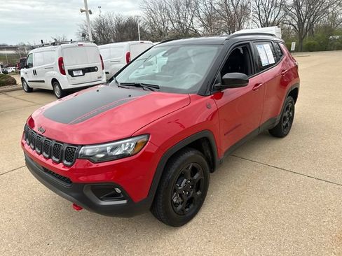 Used 2024 Jeep Compass Trailhawk AWD/4WD image 3
