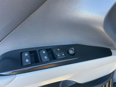 Used 2020 Toyota Camry SE image 29