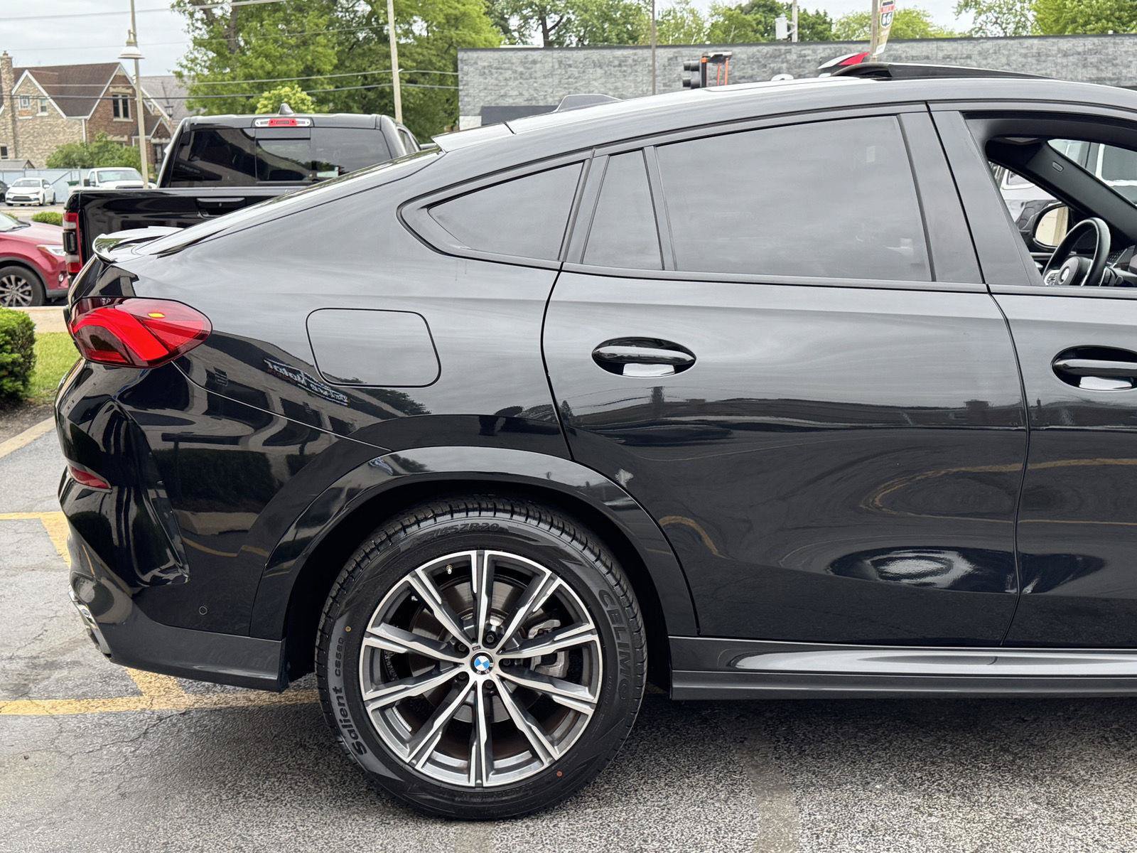 Used 2025 BMW X6 xDrive40i AWD/4WD image 13