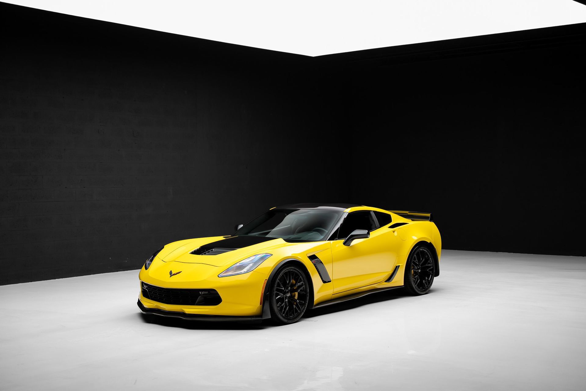 Used 2016 Chevrolet Corvette Z06 w/ 3LZ Preferred Equipment Group RWD image 4