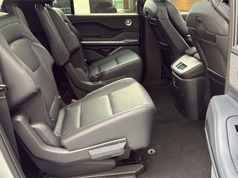 New 2026 Lincoln Navigator L Reserve w/ Jet Appearance Package image 11