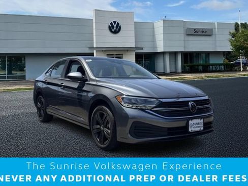 Used 2023 Volkswagen Jetta SE w/ Panoramic Sunroof Package FWD image 1