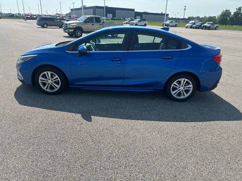 Used 2017 Chevrolet Cruze LT w/ Sun And Sound Package FWD image 1