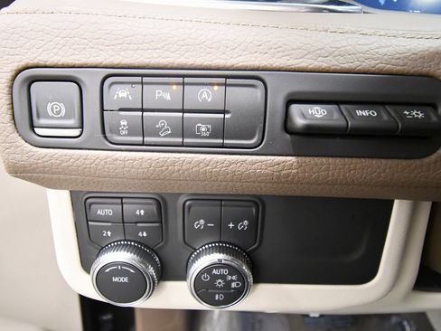 Used 2024 GMC Yukon XL Denali image 20