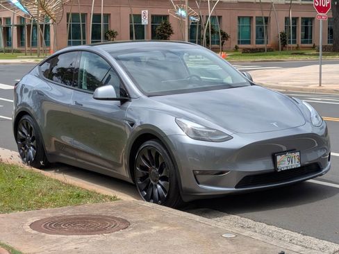 Used 2024 Tesla Model Y Performance image 6