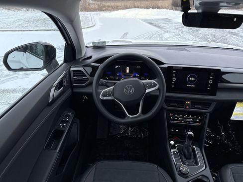 New 2026 Volkswagen Taos SE image 15