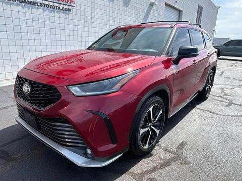 Used 2022 Toyota Highlander XSE FWD image 1